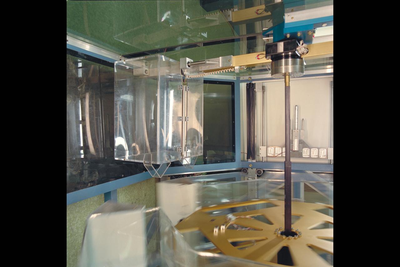 N-244 2.5M Centrifuge interior