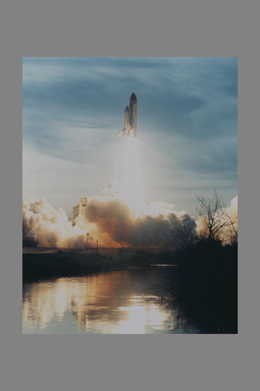 Space Shuttle Discovery STS-48 launch from Kennedy Space Center, FLA to deploy the Upper Atmosphere Research Satellite (UARS)