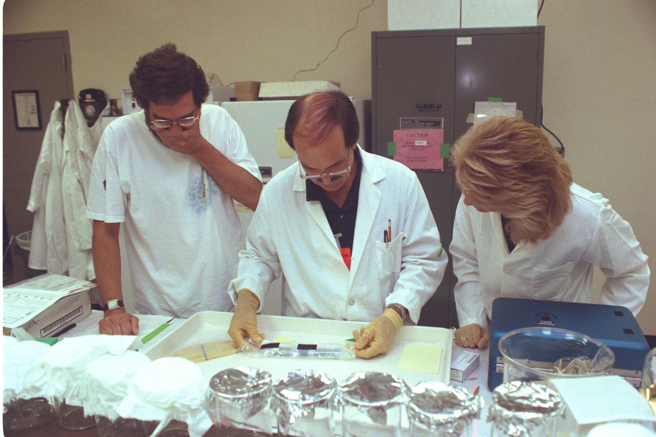 STS-47 Spacelab-J - Ken Souza and team during post flight work at KSC