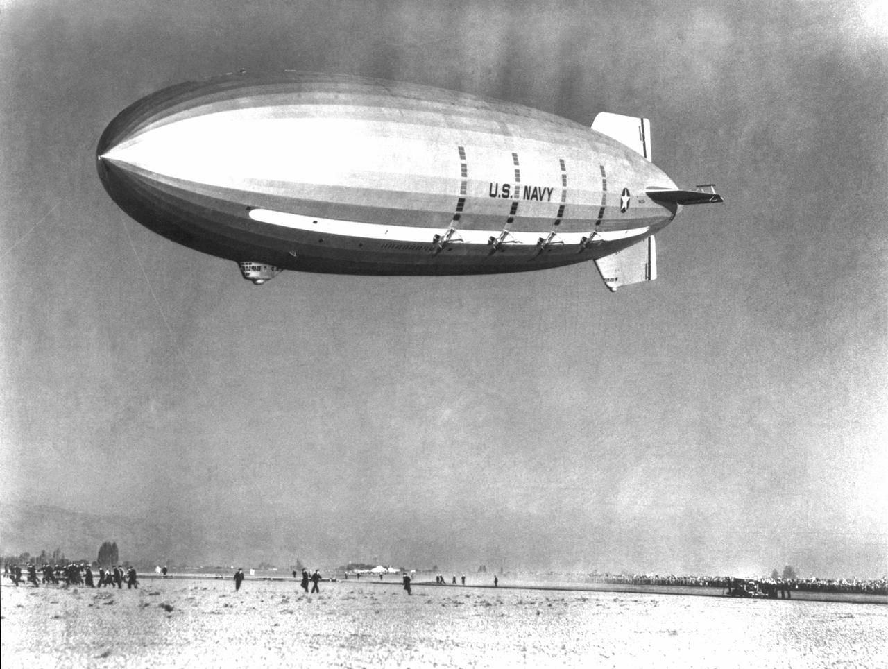 Dirigible returns to Moffett as people watch (1933)