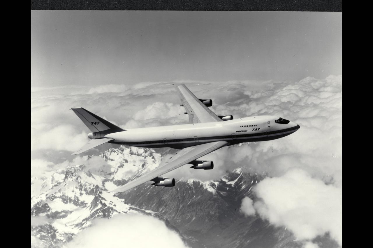 Boeing 747 in flight
