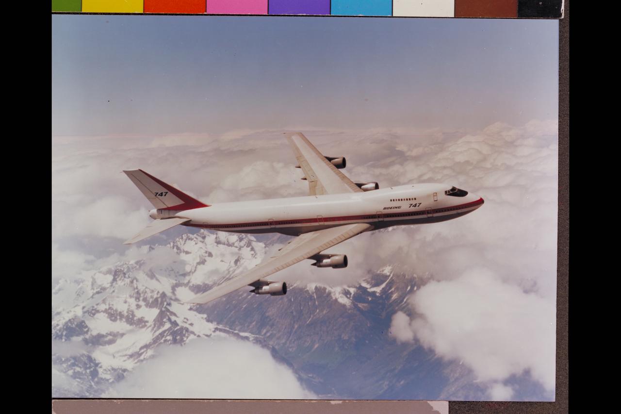 Boeing 747 in flight