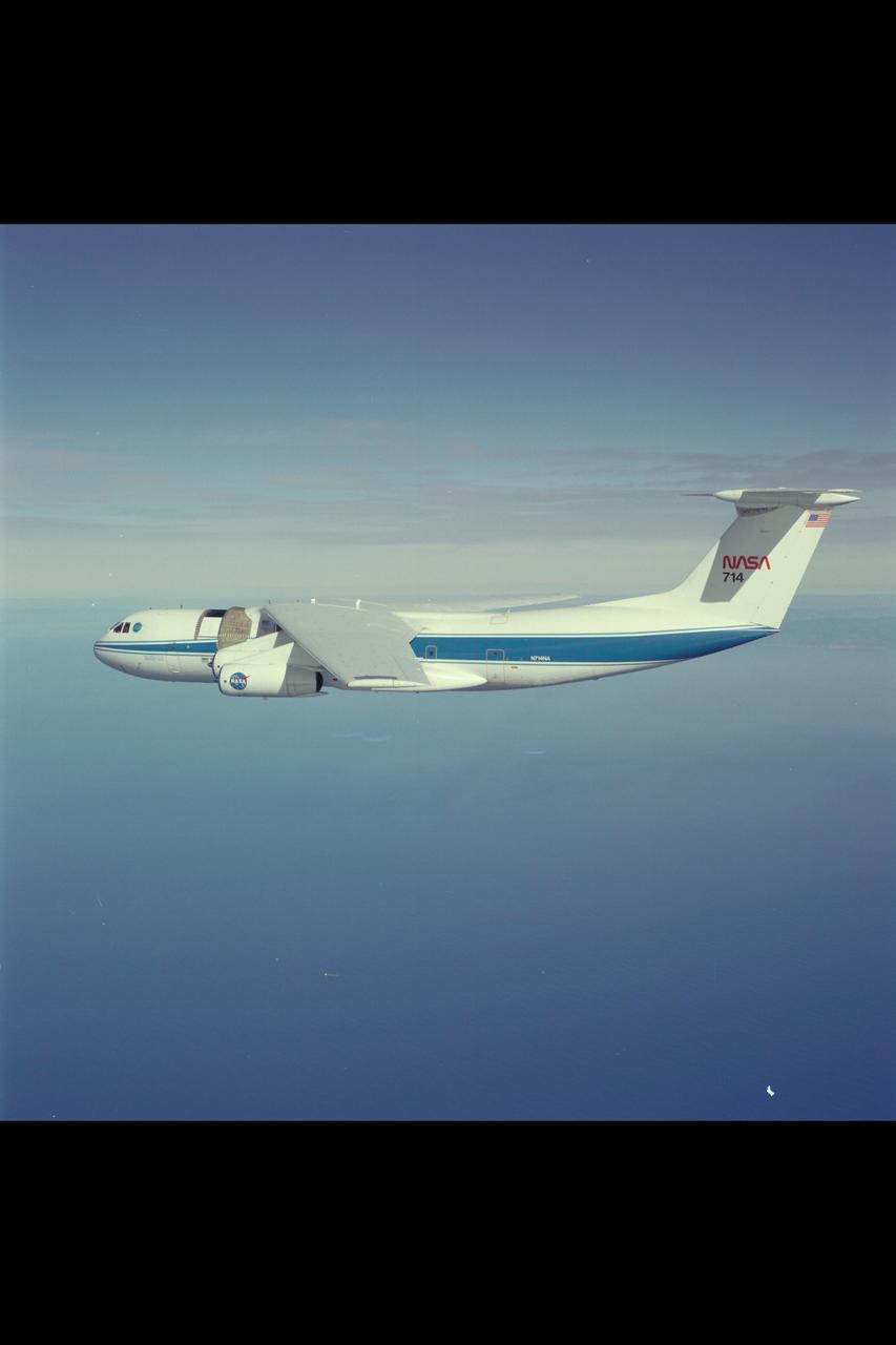 C-141 (NASA-714) in flight