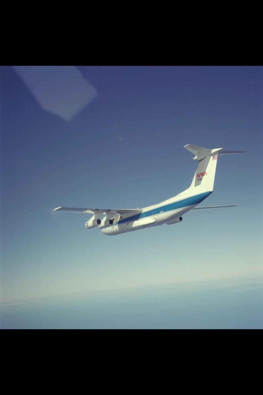 C-141 (NASA-714) in flight