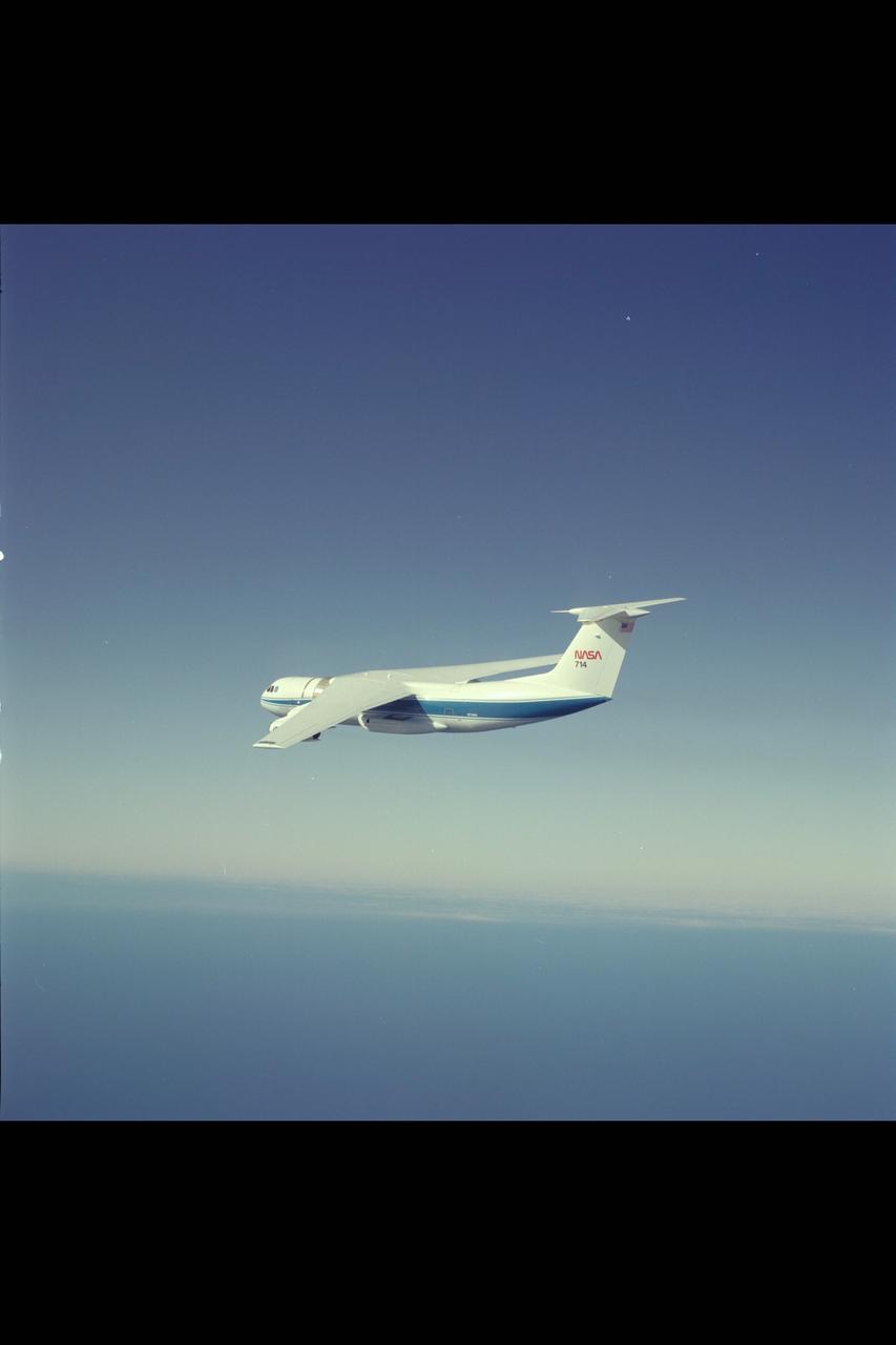 C-141 (NASA-714) in flight