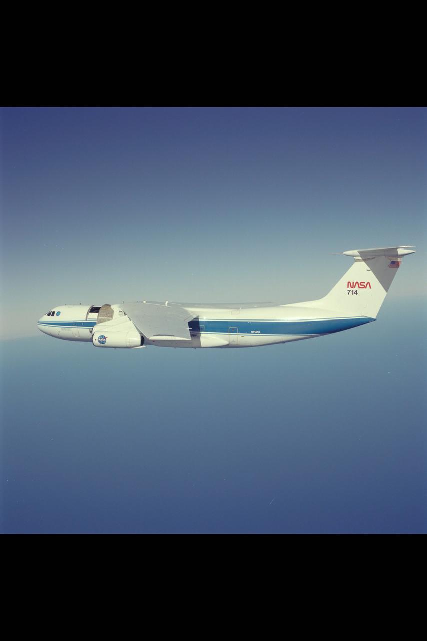 C-141 (NASA-714) in flight