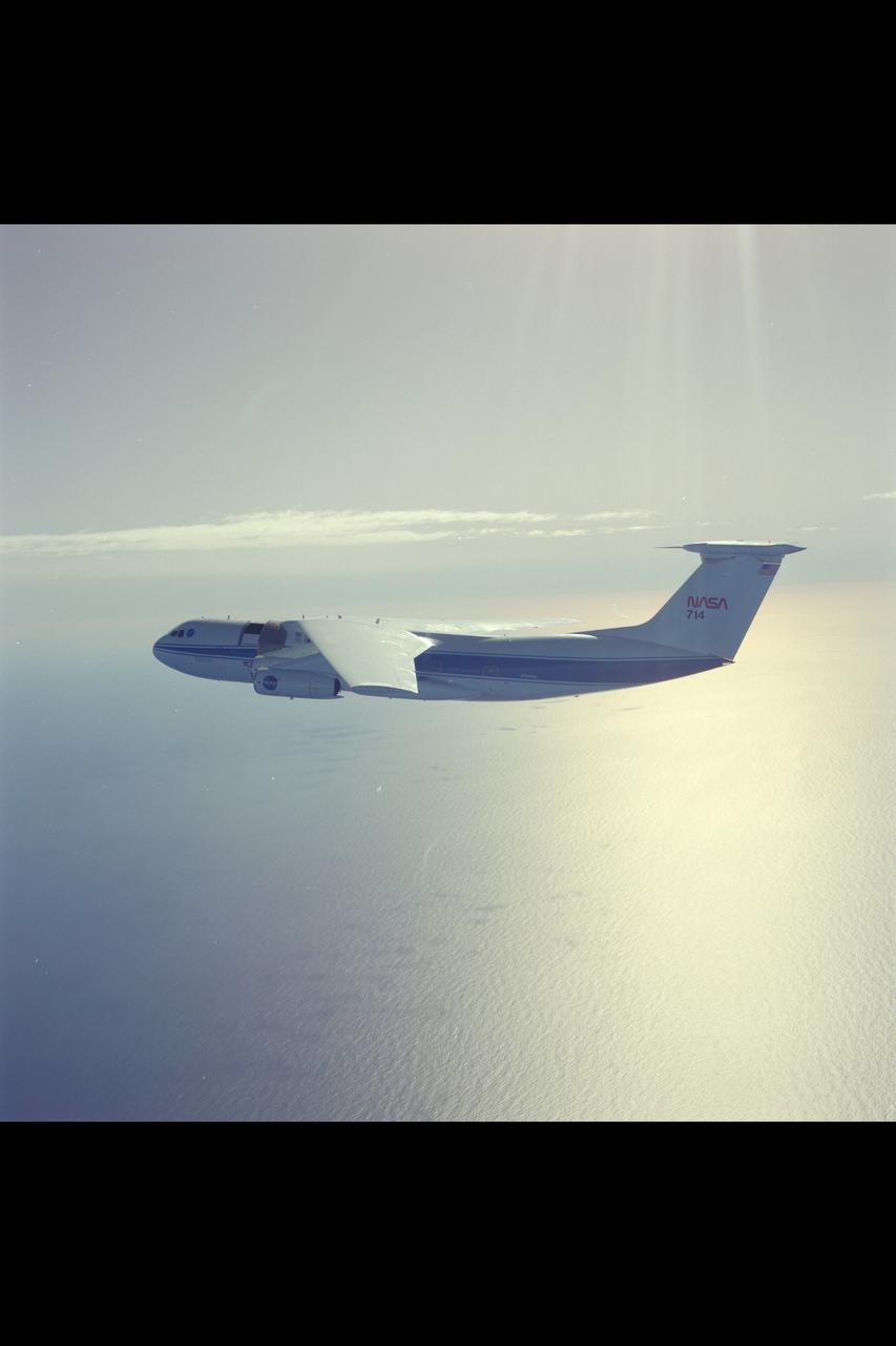 C-141 (NASA-714) in flight