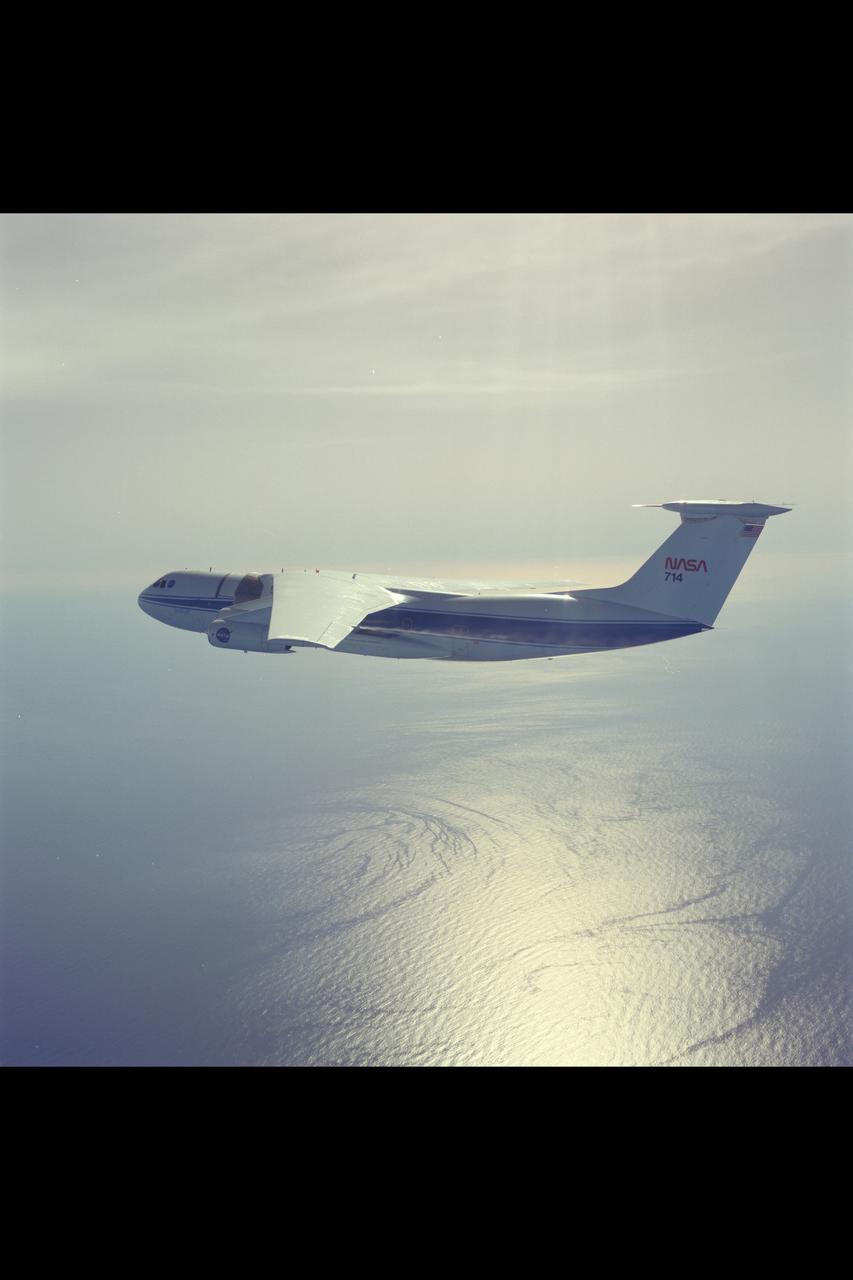 C-141 (NASA-714) in flight