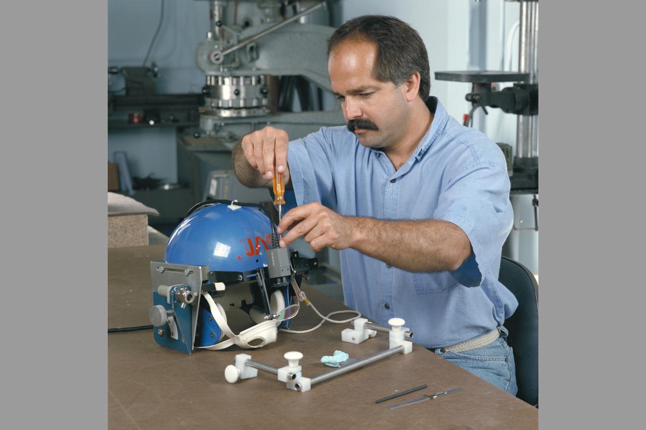 Life Sciences Division (code SL) laboratories and personnel:  Dan Gundo