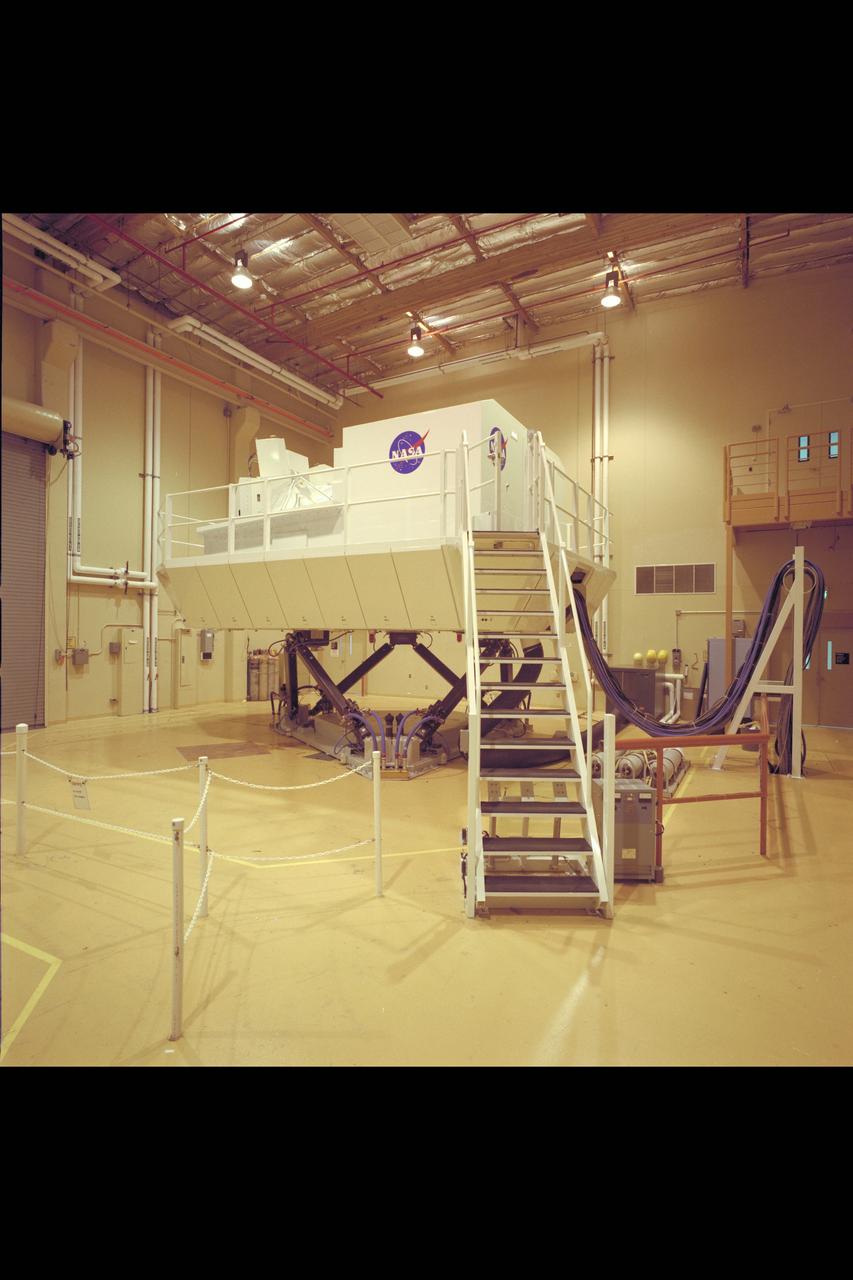 N-257 MVSRF, Boeing 747 simulator; 747-400 cab exterior.