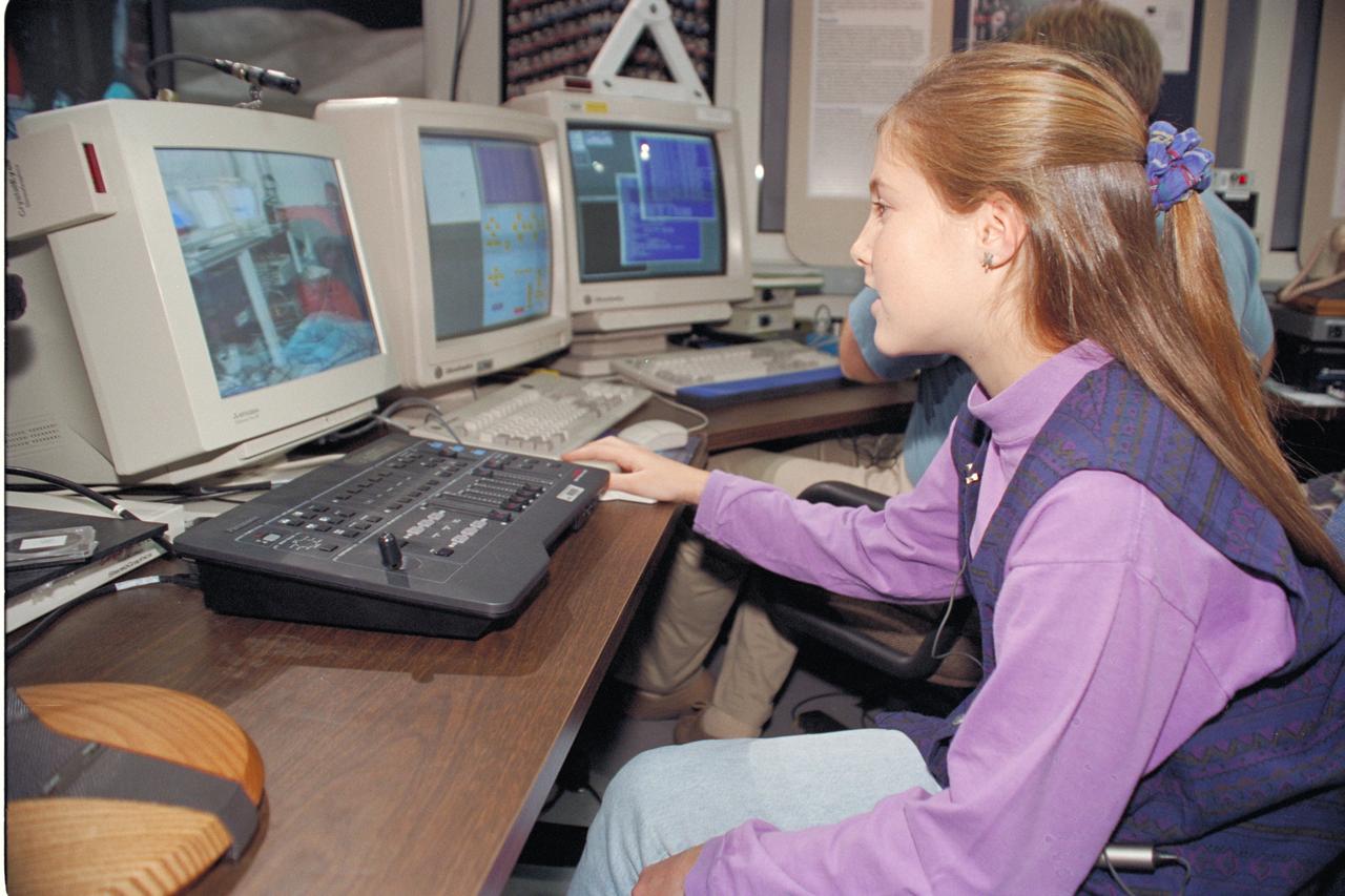 'Life from other Worlds' with McNair Middle School TROV robot explores under Antarctic ice - image during demo with students operating TROV