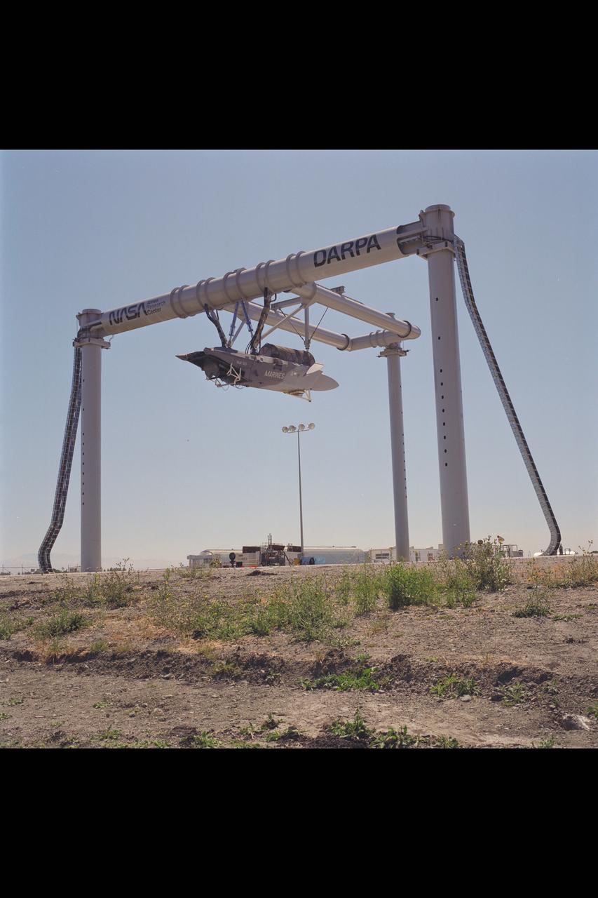 CALF (Common Affordable Lightweight Fighter) / JAST (Joint Advanced Strike Technology) X-32 test-930 mounted at OARF