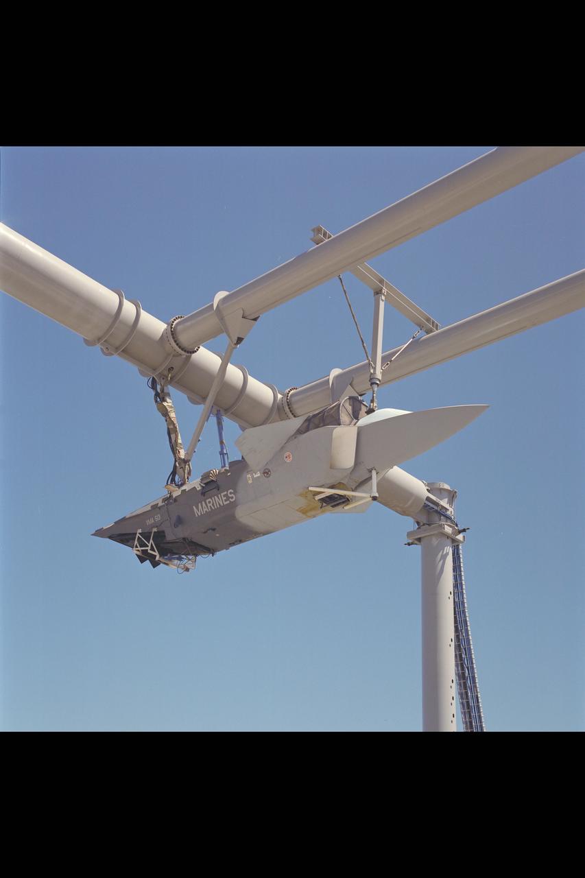 CALF (Common Affordable Lightweight Fighter) / JAST (Joint Advanced Strike Technology) X-32 test-930 mounted at OARF