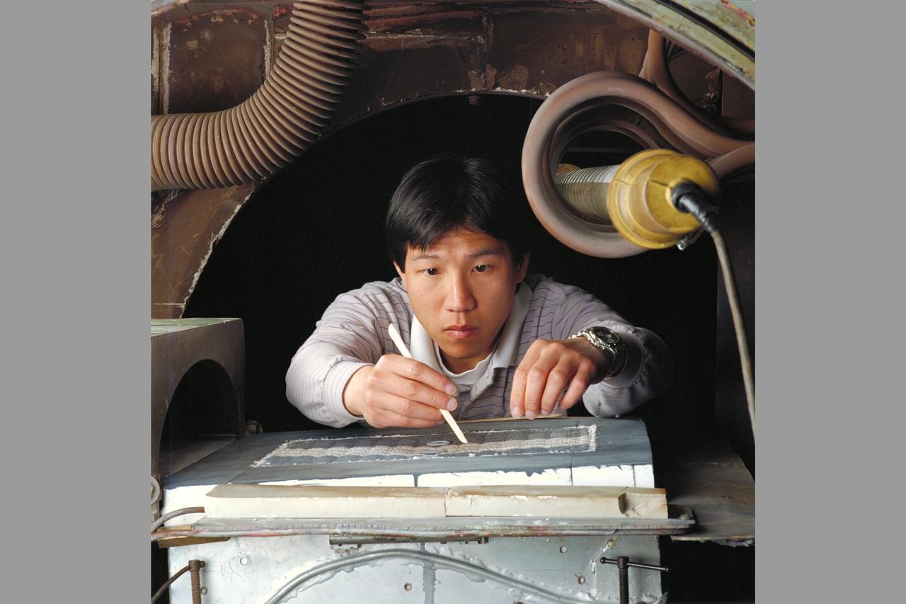 Space Shuttle tile rain erosion test: Frank Hui sets MDA samples in Panel Test Facility for PTF-65