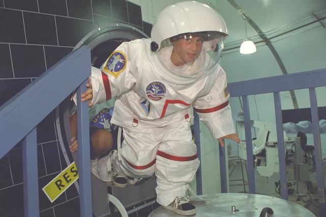 ARC-1996-AC96-0233-5