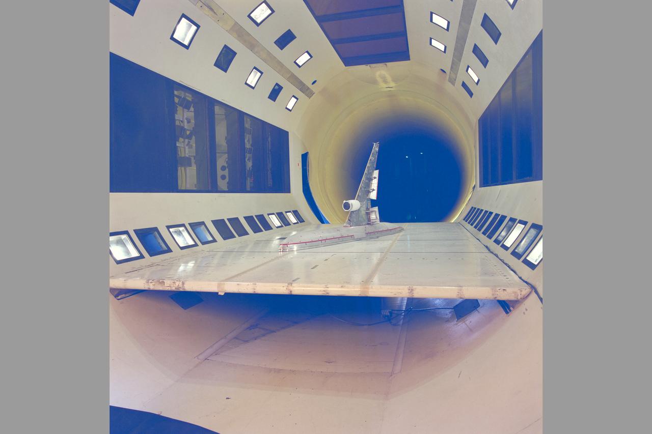 McDonnell-Douglas MD-11 Semi-span model test-12-0016 in 12ft WT