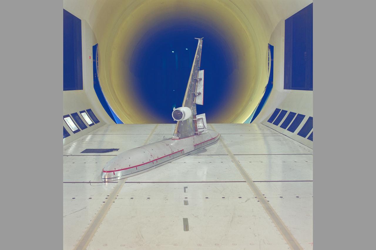 McDonnell-Douglas MD-11 Semi-span model test-12-0016 in 12ft WT