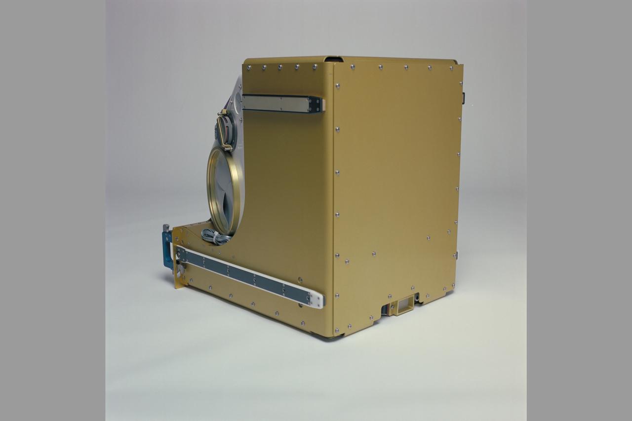 SIGB (Standard Interface Glove Box) & MRS (Middeck Rack Structure).