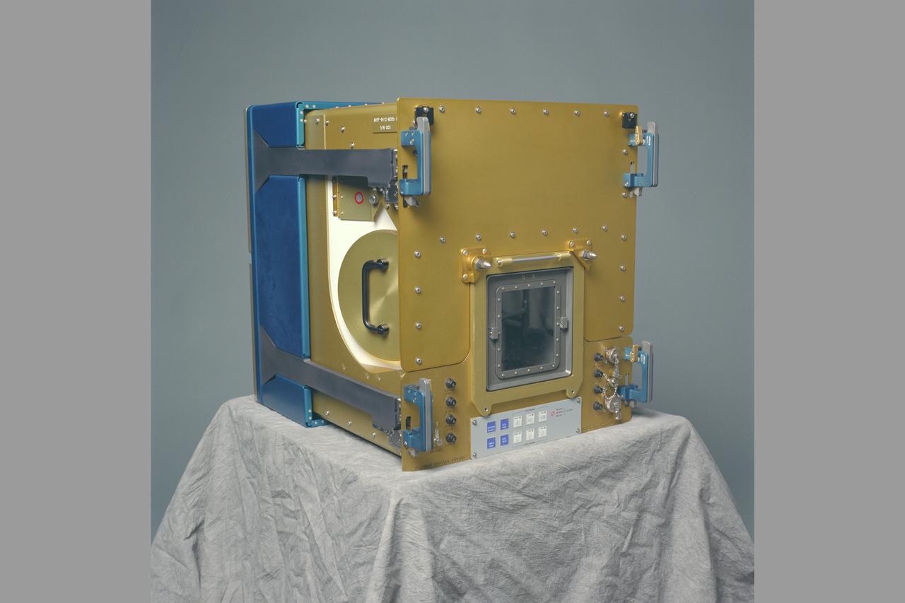 SIGB (Standard Interface Glove Box) & MRS (Middeck Rack Structure).