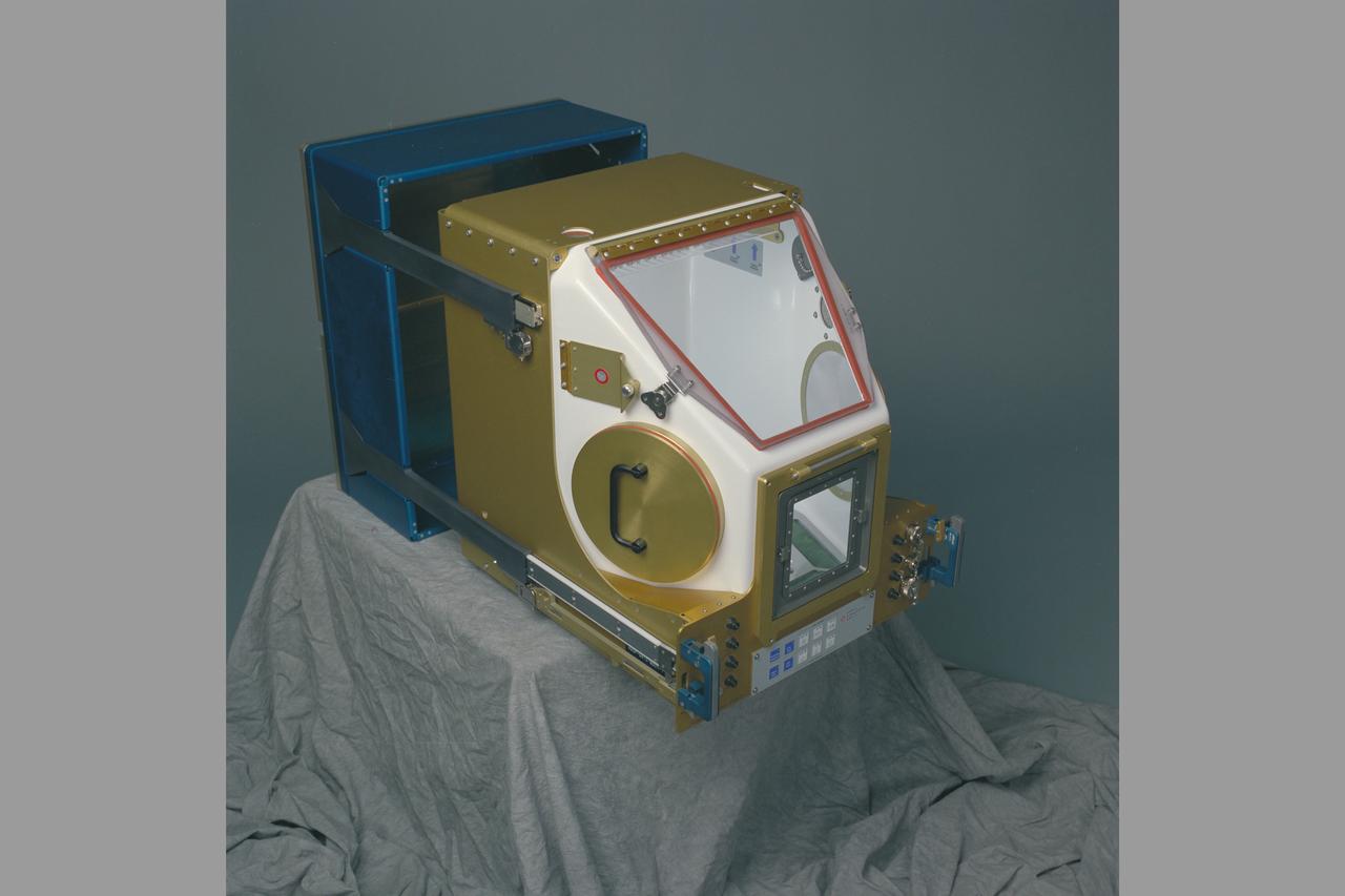 SIGB (Standard Interface Glove Box) & MRS (Middeck Rack Structure).