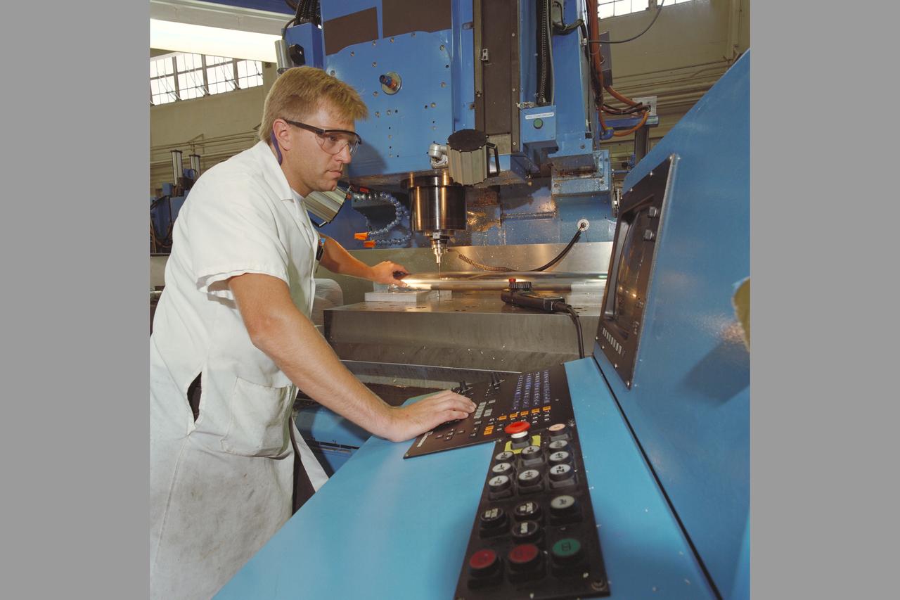 Manufacturing Division (Code JM) Projects. Chris Radbourne on Cincinnati Hydro-Tel N-220 Model Machining & Contract fabrication Br Code-JMM