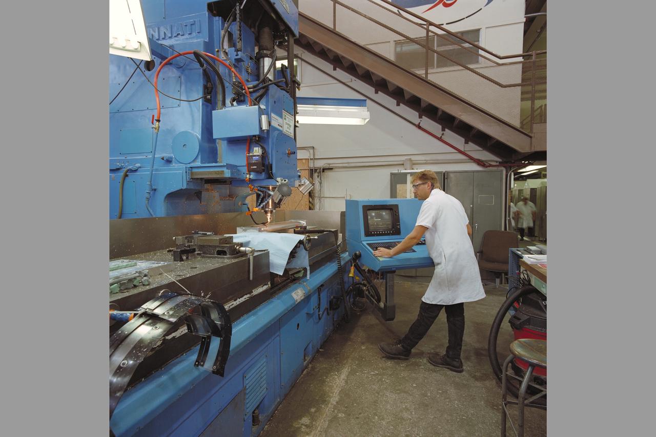 Manufacturing Division (Code JM) Projects. Chris Radbourne on Cincinnati Hydro-Tel N-220 Model Machining & Contract fabrication Br Code-JMM