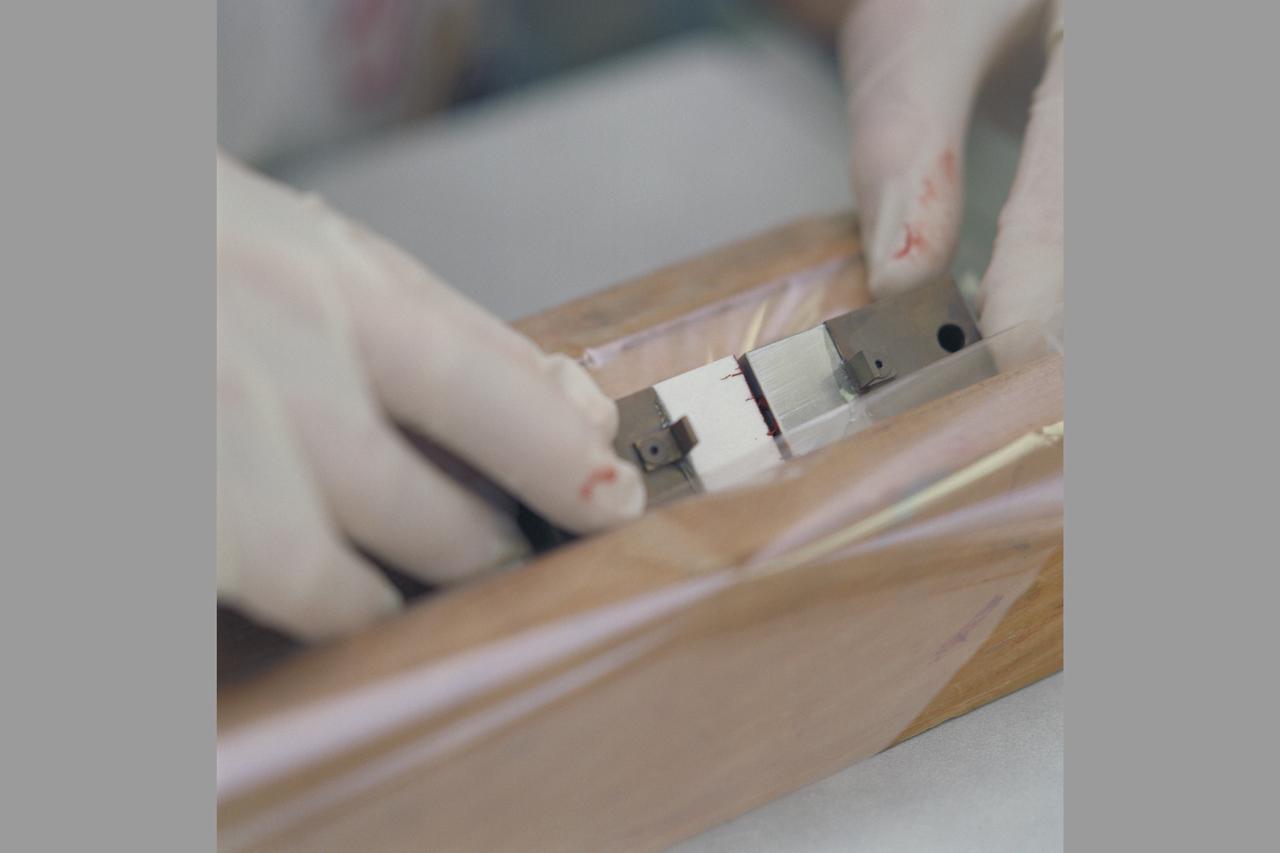 X-33 (Leeward) Aeroshell flight test instrumentation bond verification procedure (shop)