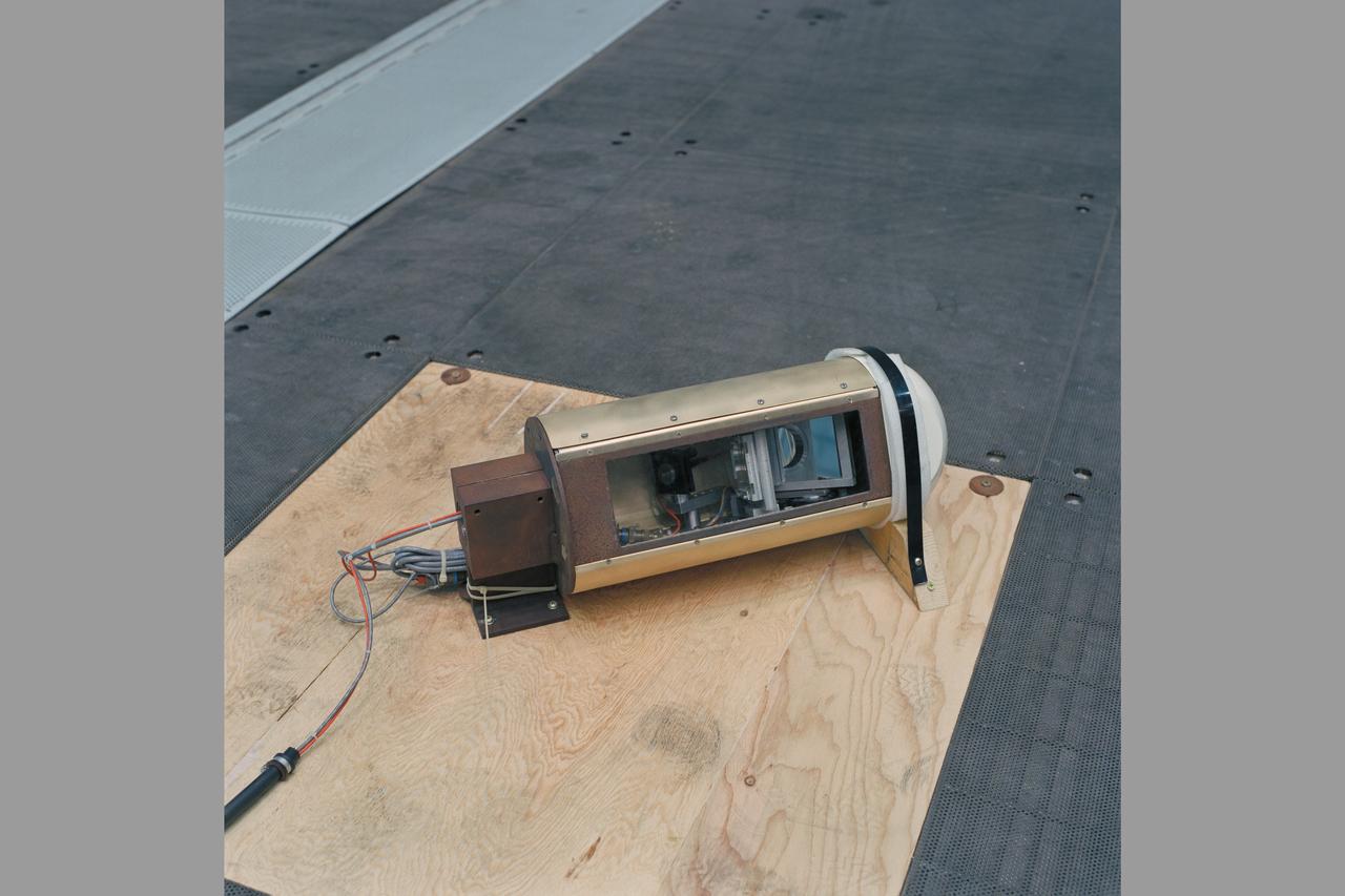 XV-15 Rotor Installation in 80X120 ft. Wind Tunnel Test-0048. Noise Reduction