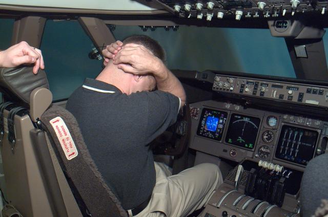 VISIT: ASTRONAUT CLASS OF 2000: DOUG HURLEY IN CVSRF 747 CAB. oops