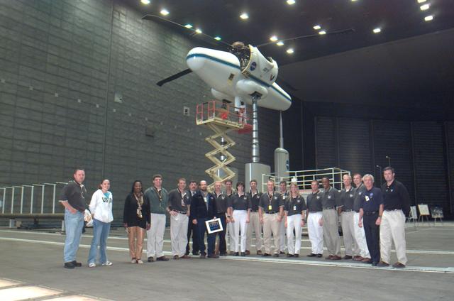 VISIT: ASTRONAUT CLASS OF 2000:  KAREN NYBERG, ALVIN DREW TOUR 80X120FT WITH OTHER CLASSMATES   SHOWN WITH TOUR GUIDES SHEILA JOHNSON AND DAVID MORSE