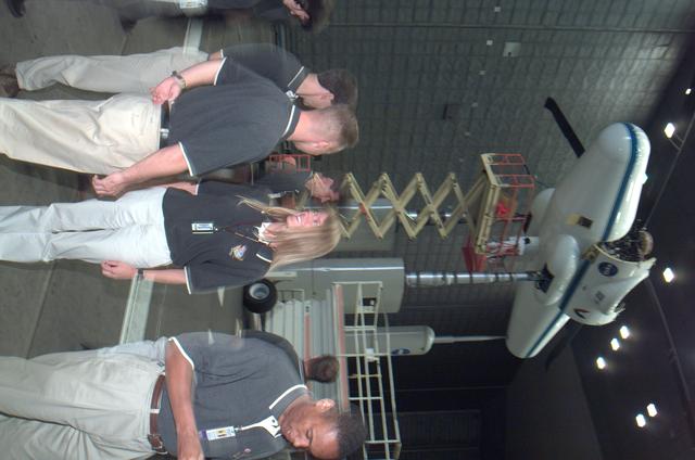 VISIT: ASTRONAUT CLASS OF 2000:  KAREN NYBERG, ALVIN DREW TOUR 80X120FT WITH OTHER CLASSMATES