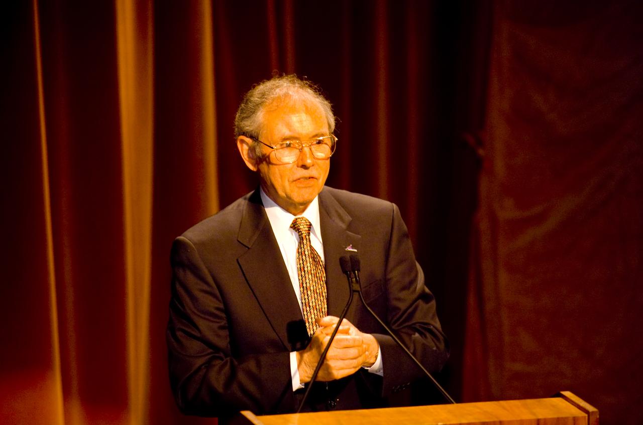 NASA Administrator Sean O'Keefe comes to Ames for employee briefing and tour.  N-201 assembly Ames Director Dr. Harry McDonald welcomes O'Keefe
