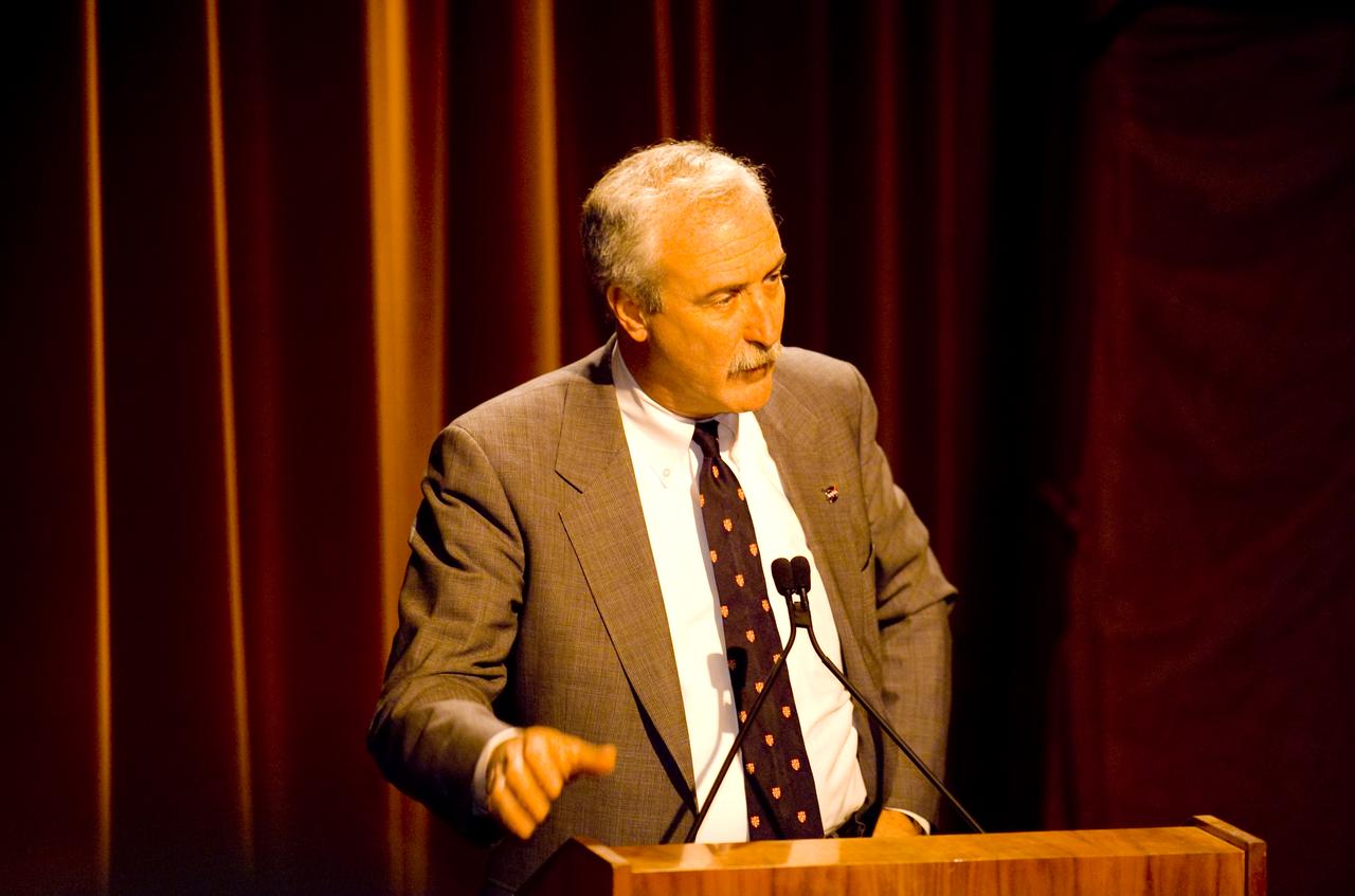 NASA Administrator Sean O'Keefe comes to Ames for employee briefing and tour.  N-201 assembly