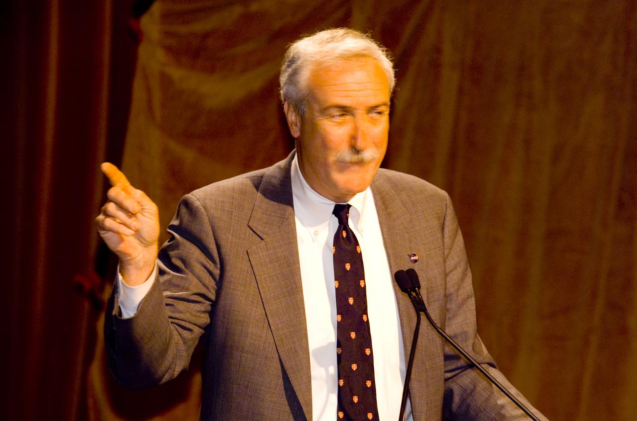 NASAAdministrator Sean O'Keefe comes to Ames for employee briefing and tour.  N-201 assembly