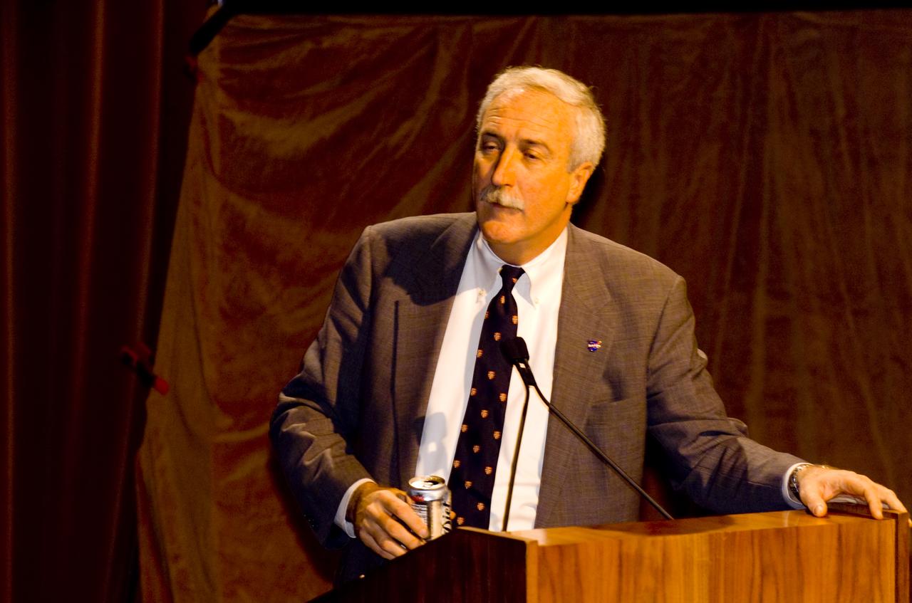 NASA Administrator Sean O'Keefe comes to Ames for employee briefing and tour.  N-201 assembly