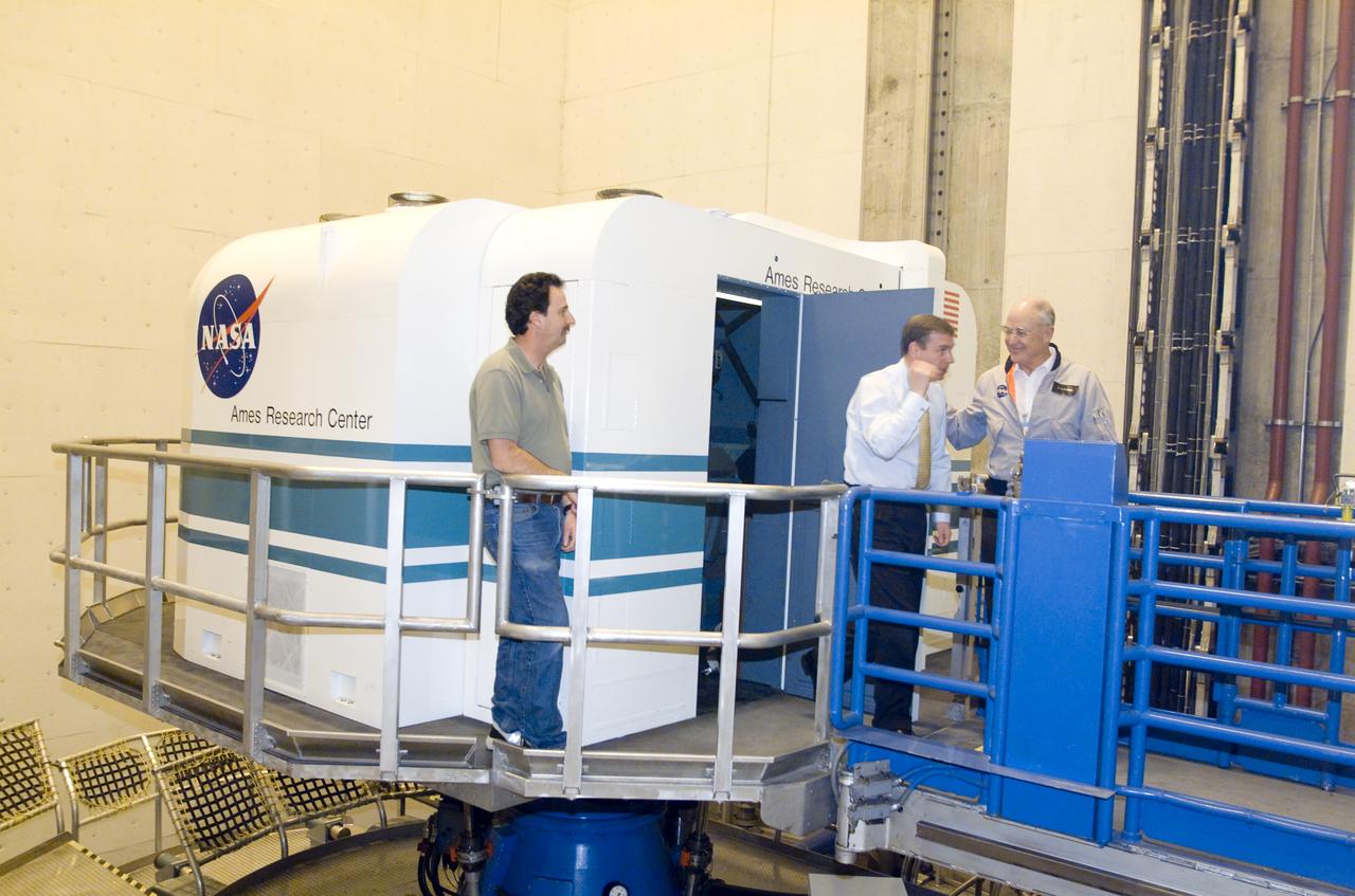 British royalty visits Ames; Prince Andrew, Duke of York on tour of VMS