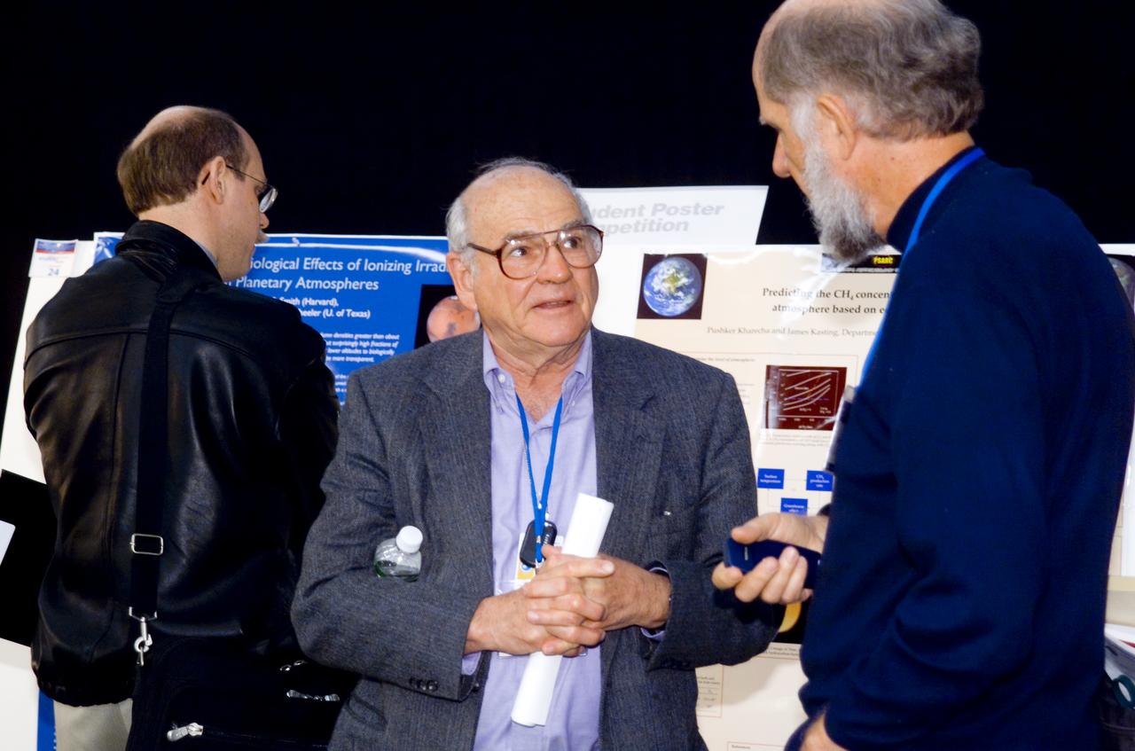 Ames holds NAI Astrobiology Conference 2002: NAI Director Dr Baruch Blumberg chat with attendee during poster session.