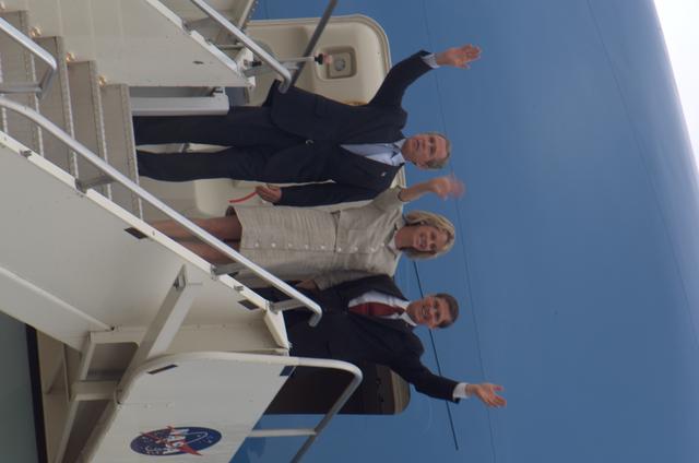 President George W. Bush lands at Moffett Field, CA aboard Air Force One.  Is greeted by Bill Berry and Jack Boyd