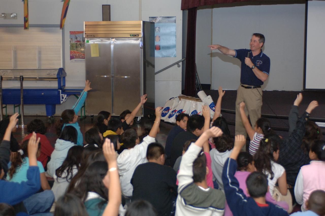 Astronaut Steve Robinson visits Edenvale Elementary School to talk to students.