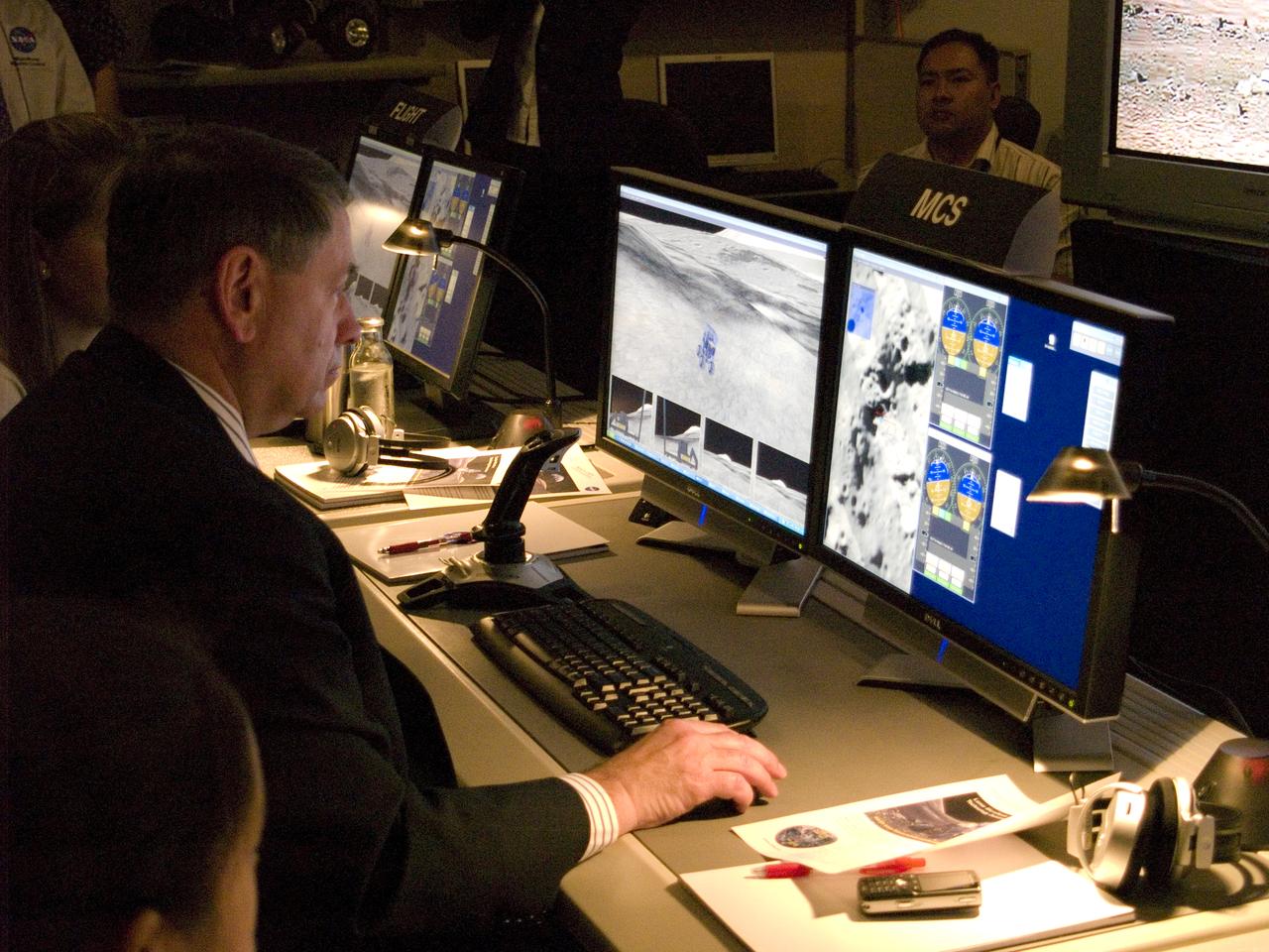 Spaceward Bound Program in Atacama Desert; shown here is a realtime webcast from Yungay, Chile vis satellite involving NASA Scientists and seven NASA Explorer school teachers. Spaceward Bound Program in Atacama Desert; shown here is a realtime webcast from Yungay, Chile vis satellite involving NASA Scientists and seven NASA Explorer school teachers. On the Ames end we find the Girl Scouts Space cookines robotic team. The robot nicknamed Zoe is looking for life in extreme environments in preparation for what might be encounter on Mars. On the Ames end we find the Girl Csouts Space cookines robotic team. The robot nicknamed Zoe is looking for life in extreme environments in preparation for what might be encounter on Mars.  see full text on the NASA-Ames News - Research # 04-91AR  Center Director works with 'SpaceCookie' sending commands to Zoe.