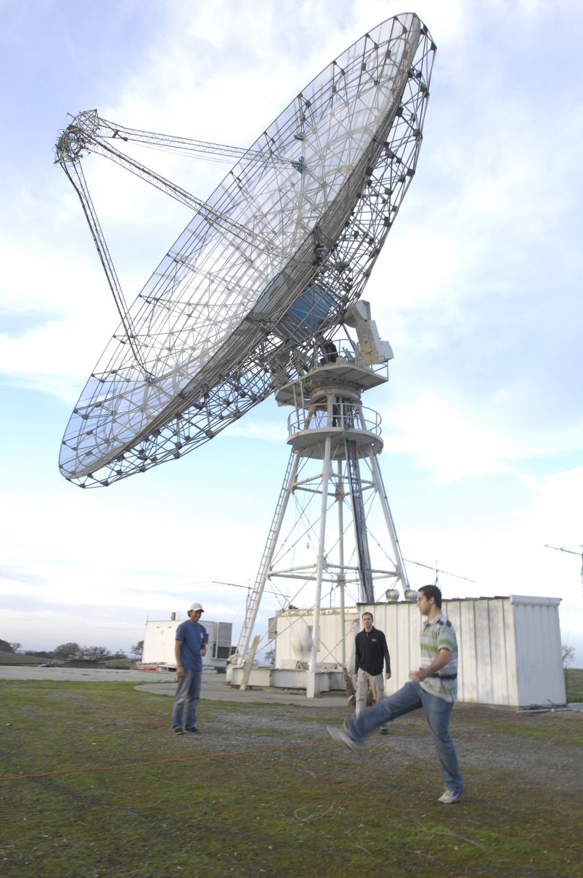 GeneSat tracking dish at Stanford University in Northern California