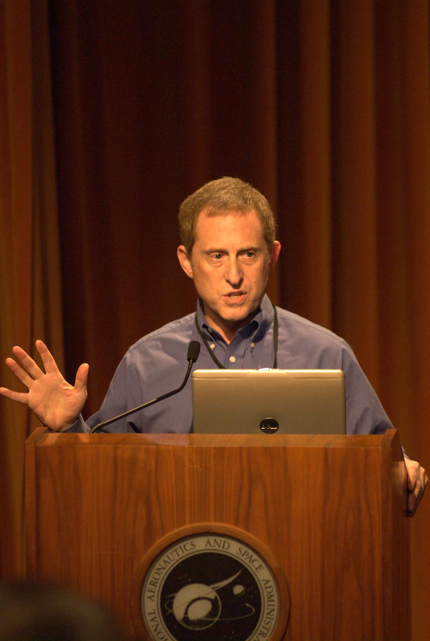 Alan Stern, Associate Administrator of the Science Mission Directorate HQ addressing Ames staff