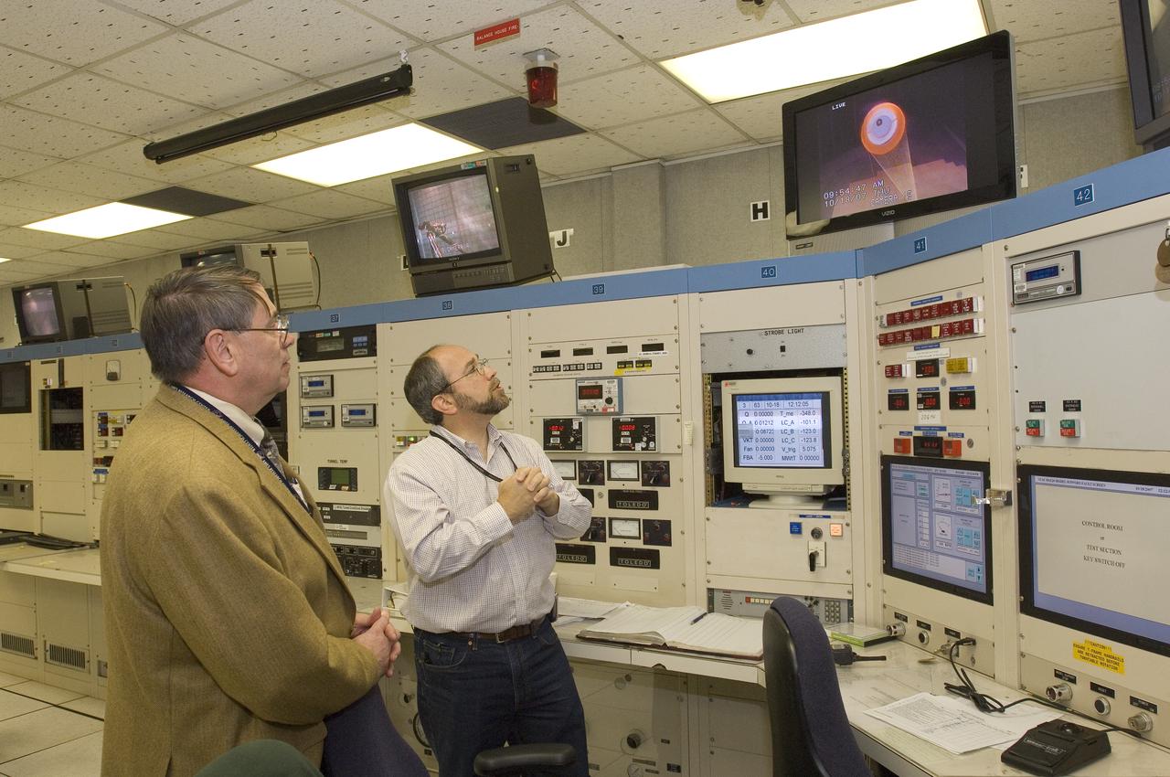 Ames Center Director S. Pete Worden visits the NFAC 80x120ft wind tunnel control room during a Parachute deployment test. Joe Sacco explains test procedure to Worden (on left).