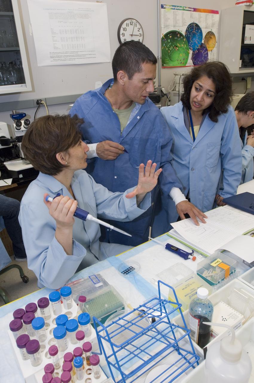 STS-121 PAYLOAD; FIT FRUITFLIES (DORSOPHILA) Post flight with L-R: Oana Marcu, Max Sanchez and Sharmila Bhattacarya. P.I.