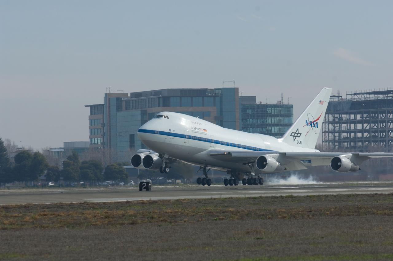 SOFIA (Stratospheric Ovservatory for Infrared Astronomy) visit to Ames Research Center, Moffett Field, CA: landing and taxi to tower
