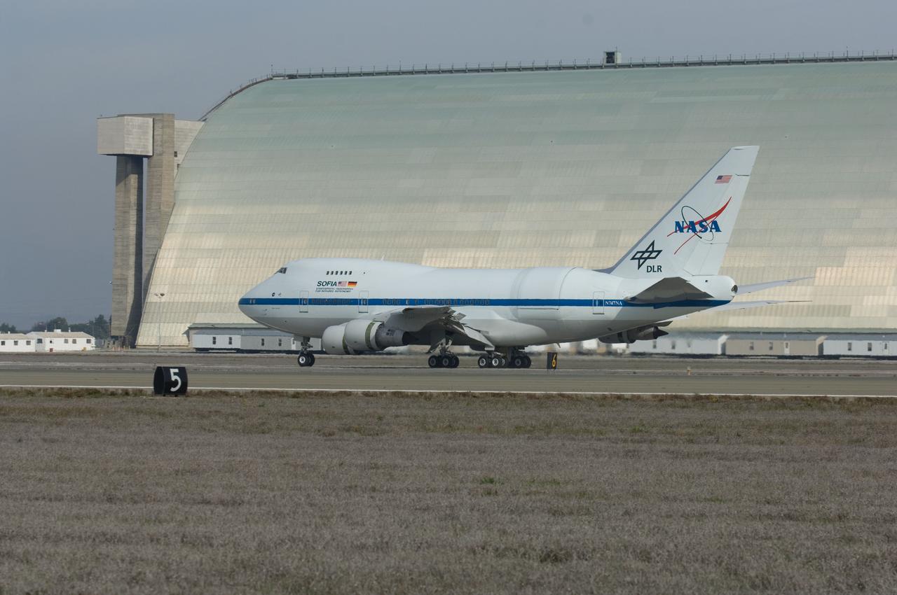 SOFIA (Stratospheric Ovservatory for Infrared Astronomy) visit to Ames Research Center, Moffett Field, CA: landing and taxi to tower
