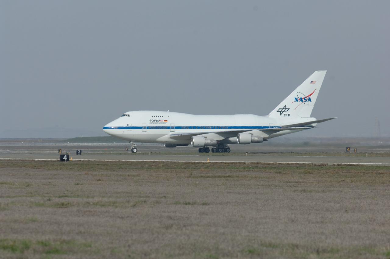 SOFIA (Stratospheric Ovservatory for Infrared Astronomy) visit to Ames Research Center, Moffett Field, CA: landing and taxi to tower