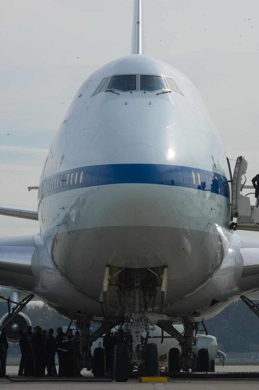 SOFIA (Stratospheric Ovservatory for Infrared Astronomy) visit to Ames Research Center, Moffett Field, CA: landing and taxi to tower