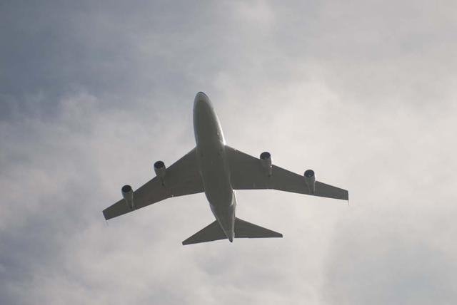 SOFIA visit to Ames: landing/taxi/ pilots/crowds