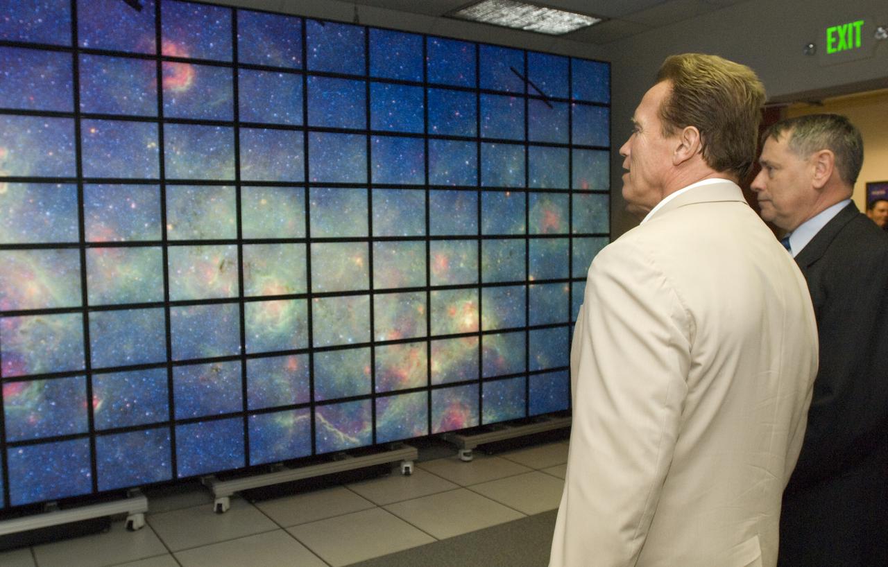 California Governor Arnold Schwarzenegger get a briefing on remote sensing fire fighting from Steve Hipskind, Chief of Ames Earth Science Division